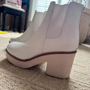 Boots White Textured Chelsea Platform Booties